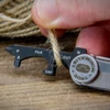 Kép 5/6 - True Utility Minimalist, TU208K, multifunkcionális szerszám, designer kés, fekete titánbevonat, rozsdamentes acél penge