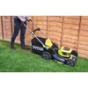 Kép 3/3 - RYOBI 2x18V akkus fűnyíró (46 cm, brushless motor, 55L gyűjtő, 2×5.0Ah akku + töltő) – RY18LMX46A-250