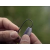 Kép 20/22 - Grub-tartóval ellátott Delphin AeroFORCE jigfej / 5 db - 5g-3/0
